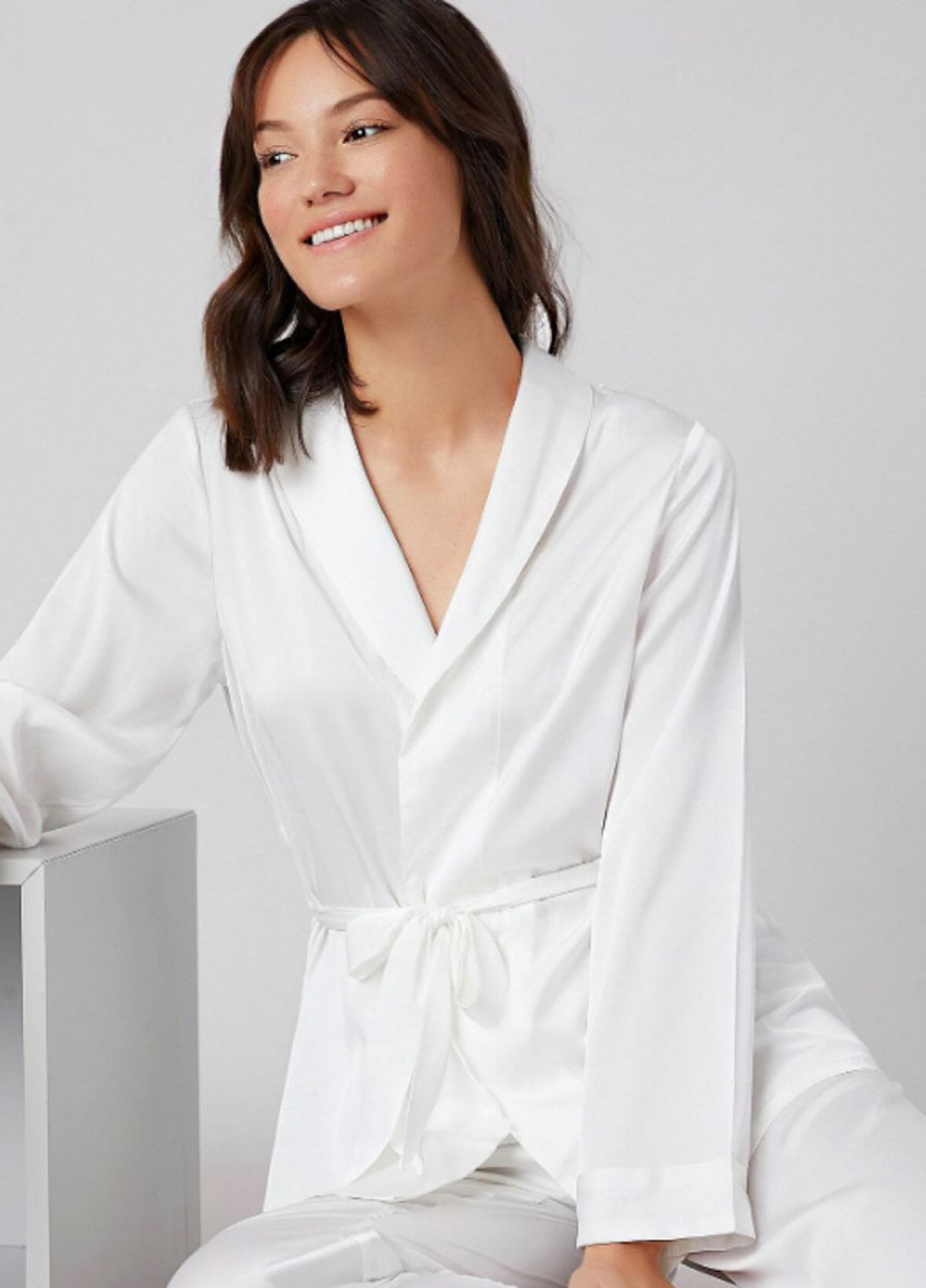 Белый демисезонный комплект (блуза, брюки) Ghazel