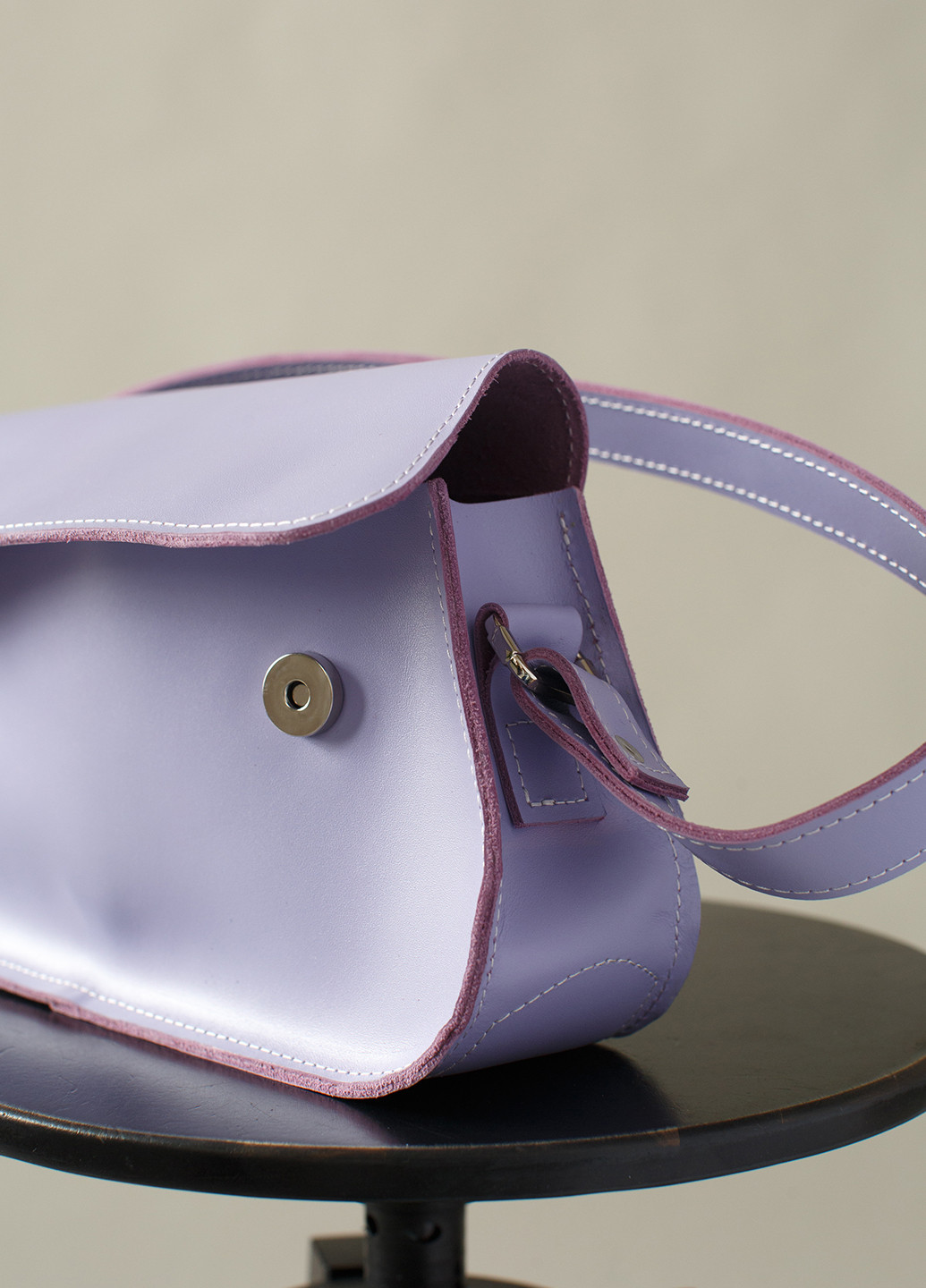 Женская сумка багет арт. 651 ручной работы из натуральной кожи лавандового цвета с легким глянцевым эффектом Boorbon (255406979)