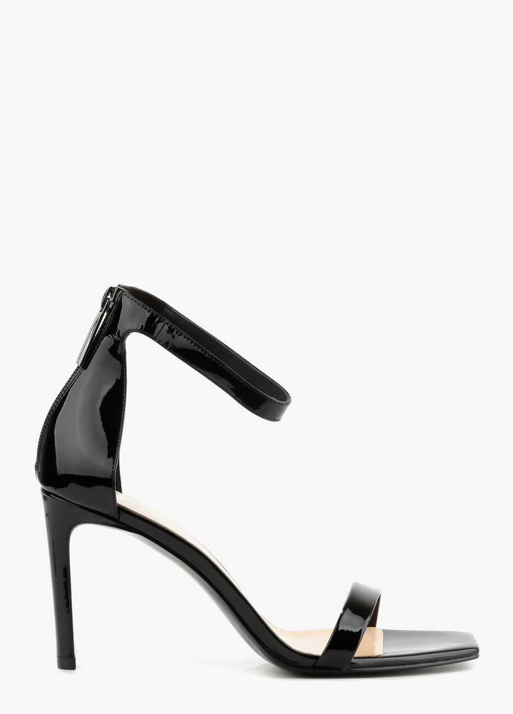 Черные босоножки Le'BERDES с ремешком лаковые