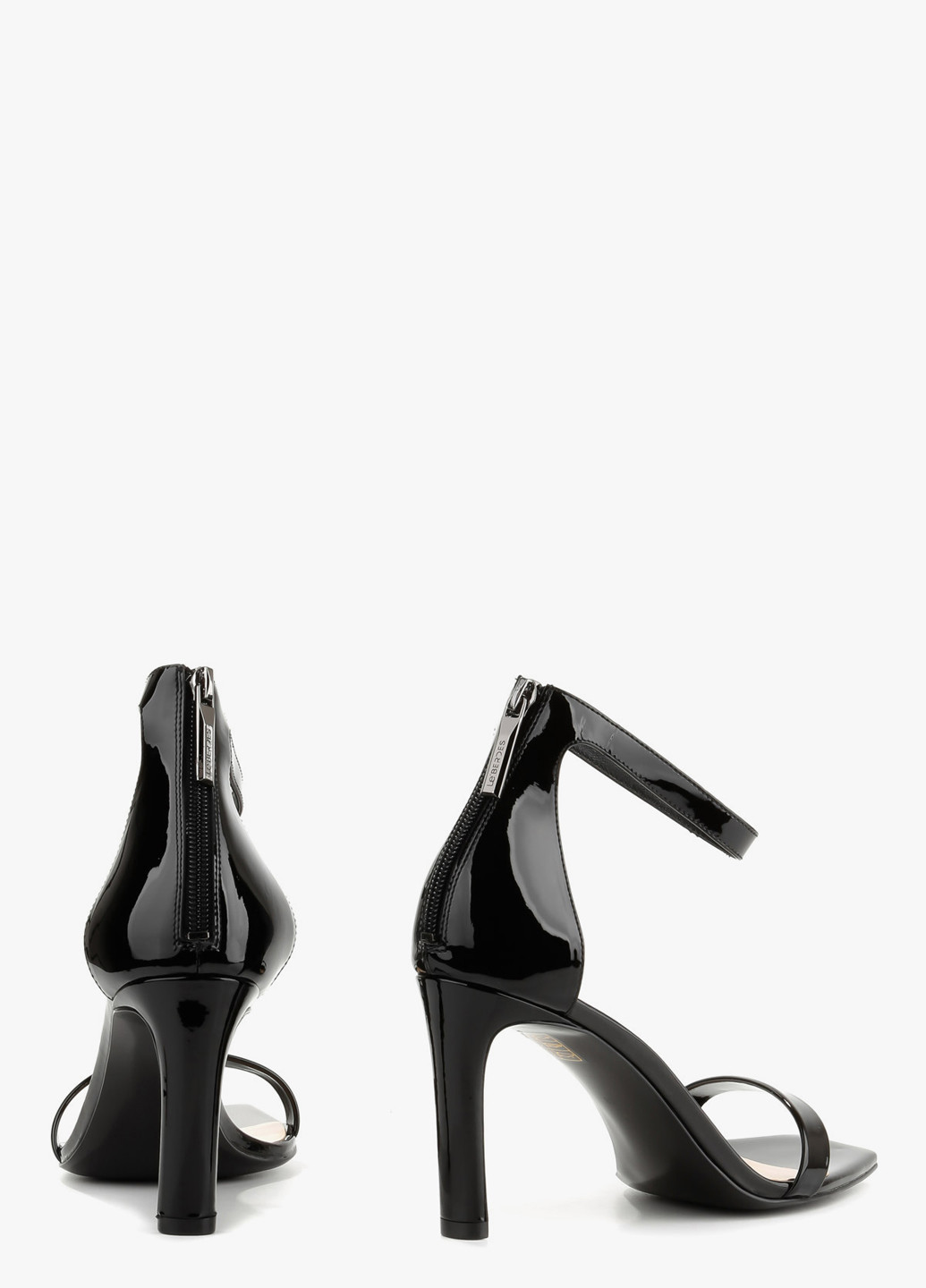 Черные босоножки Le'BERDES с ремешком лаковые