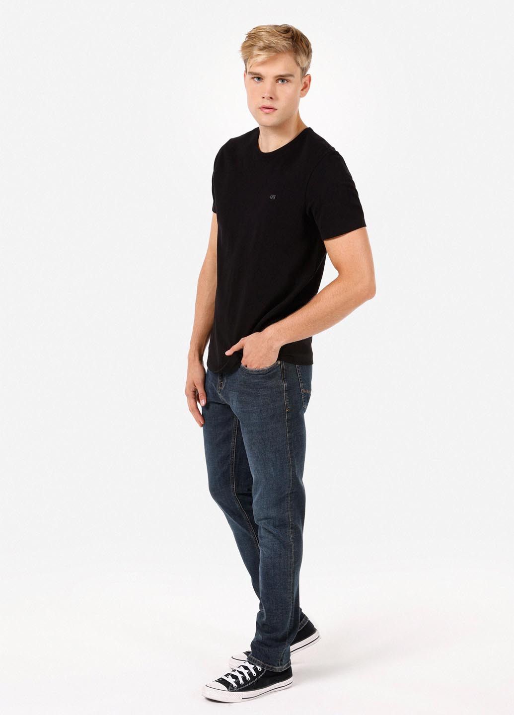 Темно-синие демисезонные зауженные джинсы Colin's