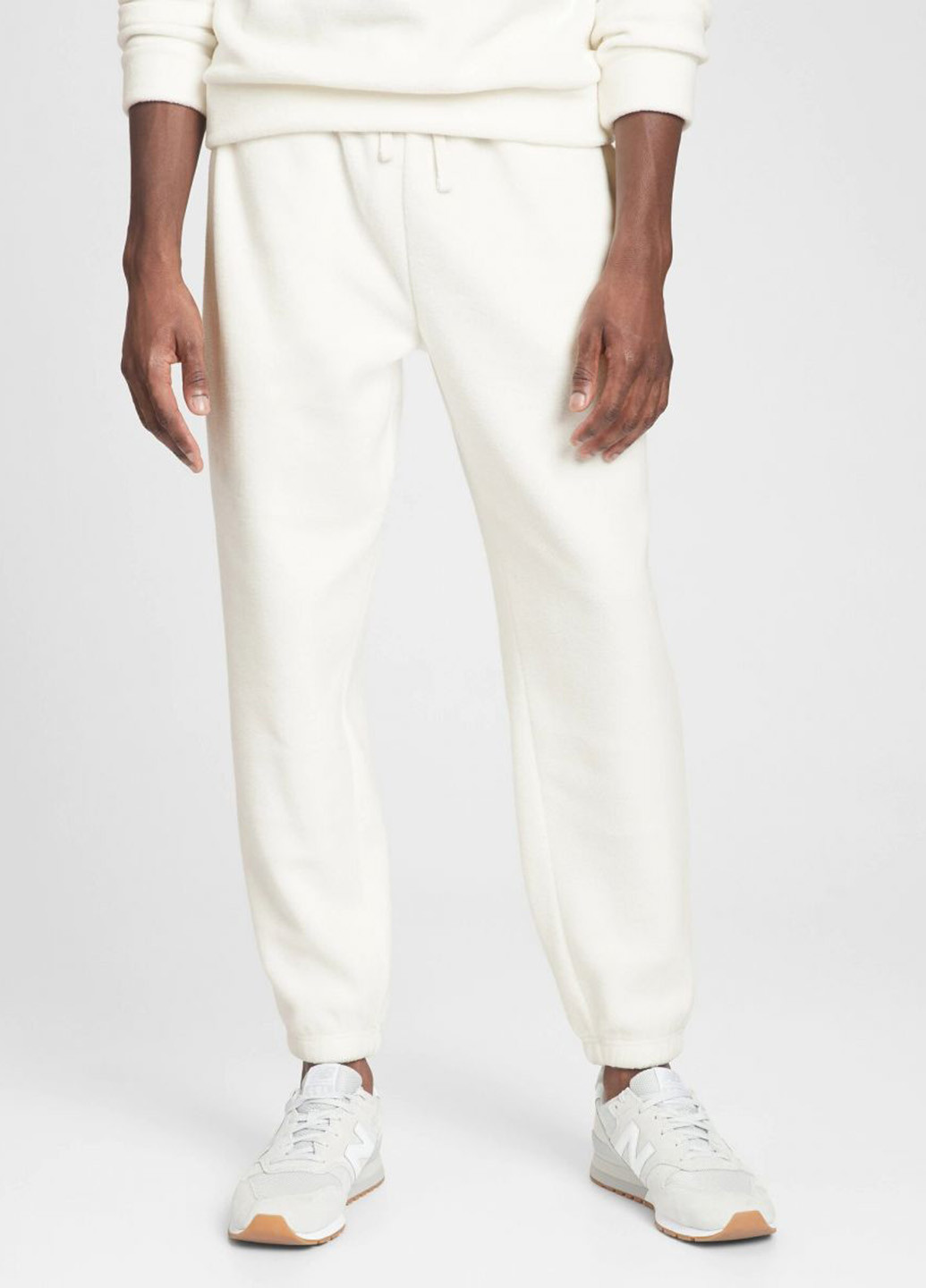 Костюм (свитшот, брюки) Gap однотонный белый спортивный флис, полиэстер