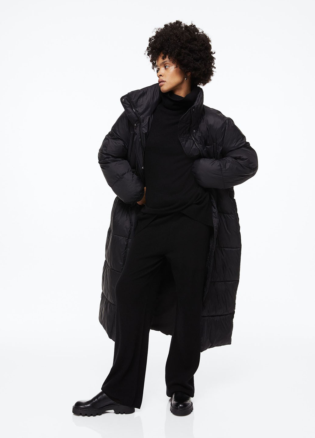Черная зимняя куртка подовжена H&M