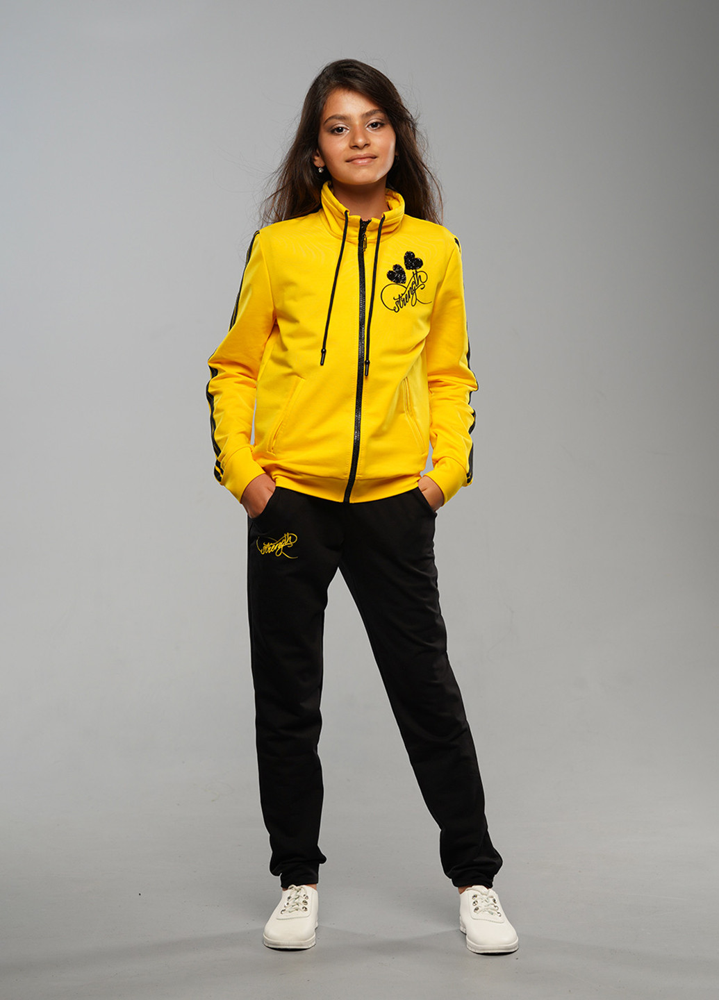 Жовтий демісезонний жовтий демісезонний спортивний костюм з написами брючний Sinthia