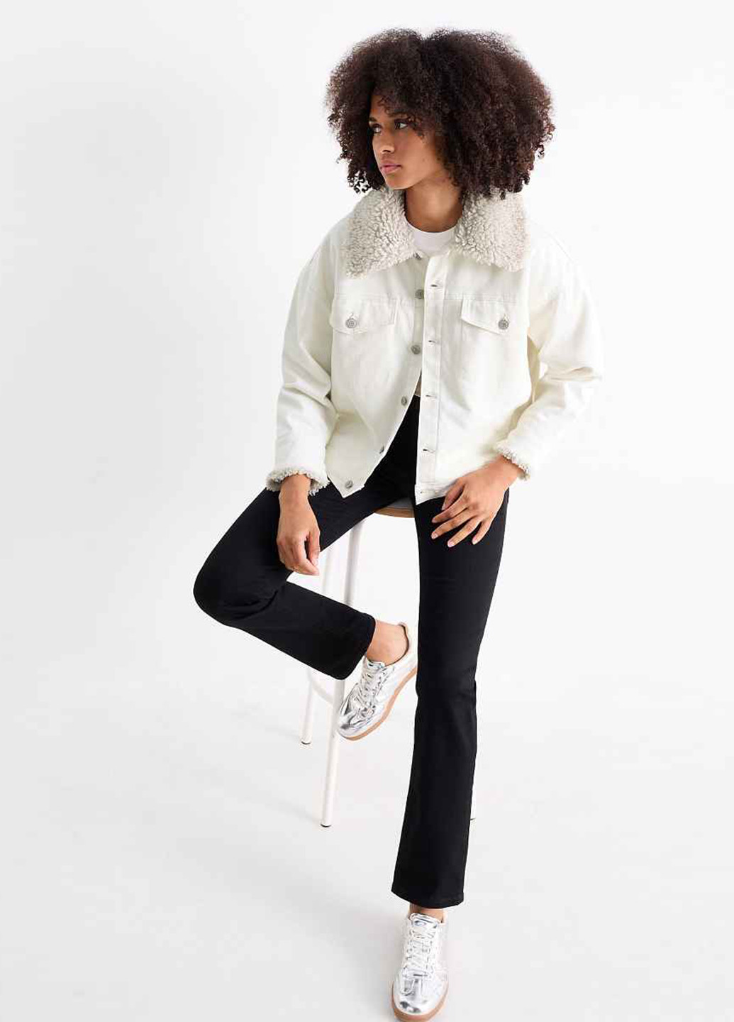 Молочна демісезонна куртка C&A