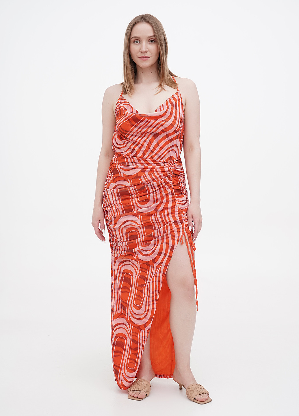 Оранжевое кэжуал платье с открытой спиной PrettyLittleThing с абстрактным узором
