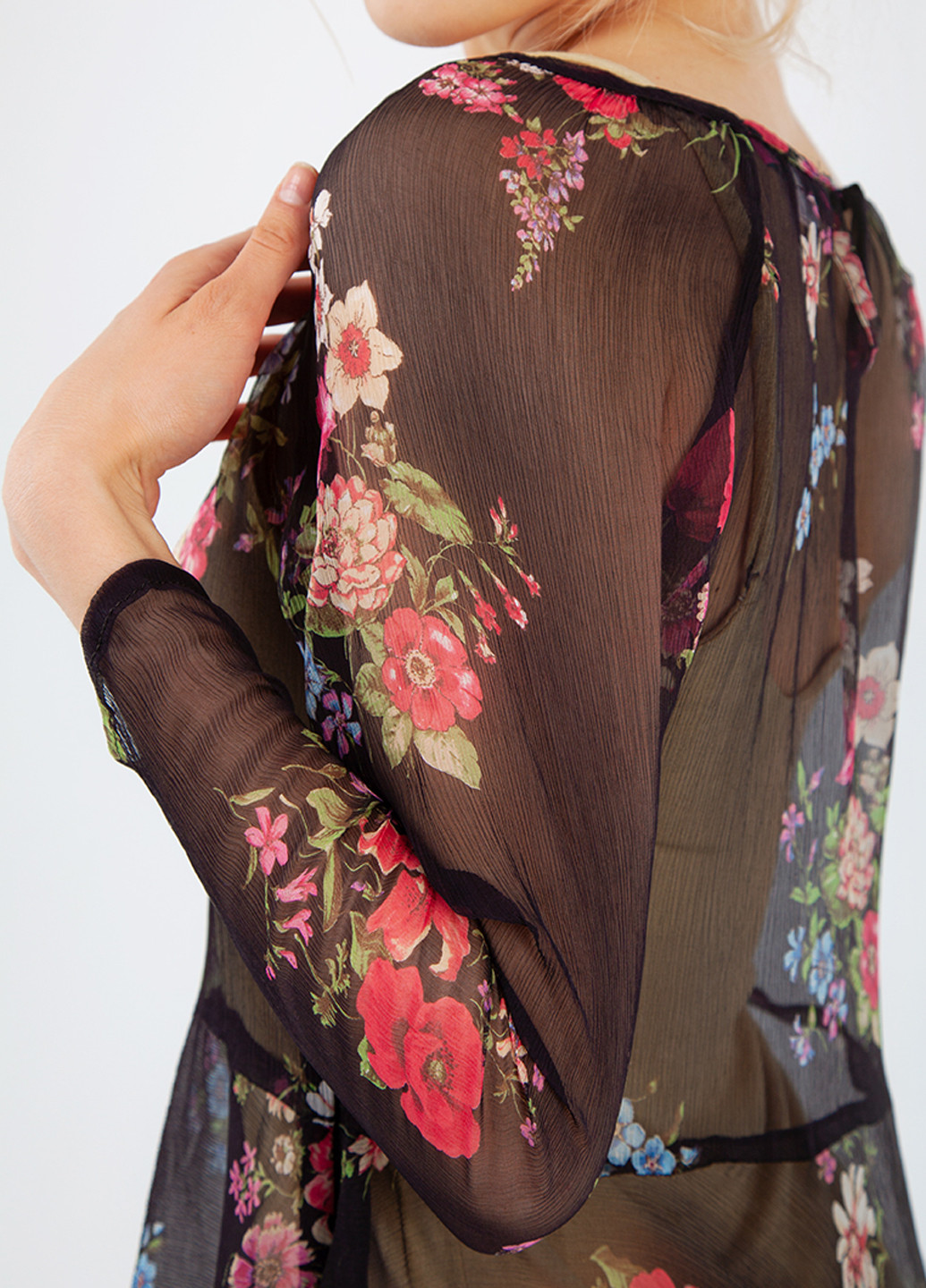 Черное кэжуал платье Kristina Mamedova с цветочным принтом