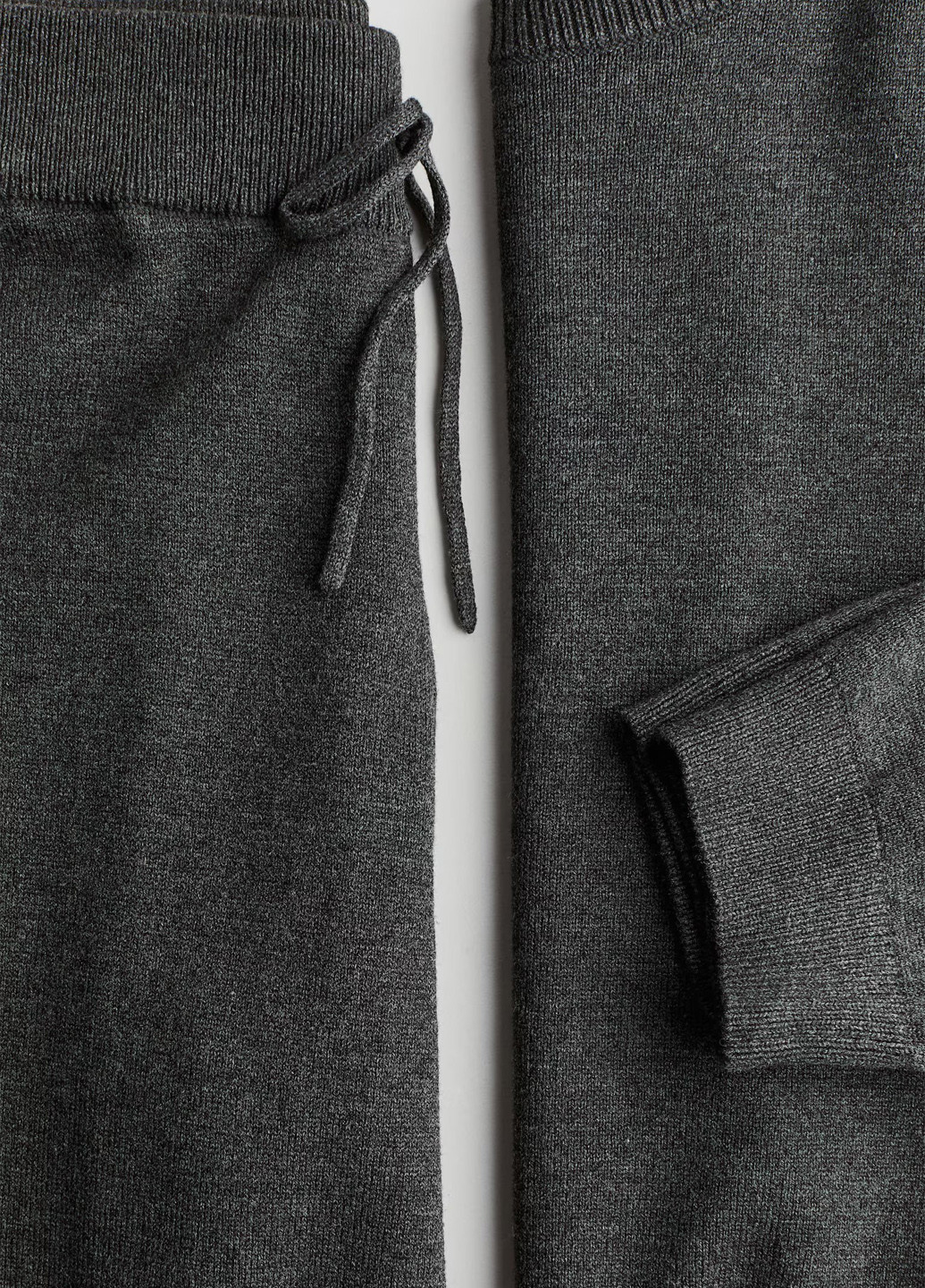 Темно-серый зимний костюм (джемпер, брюки) брючный H&M