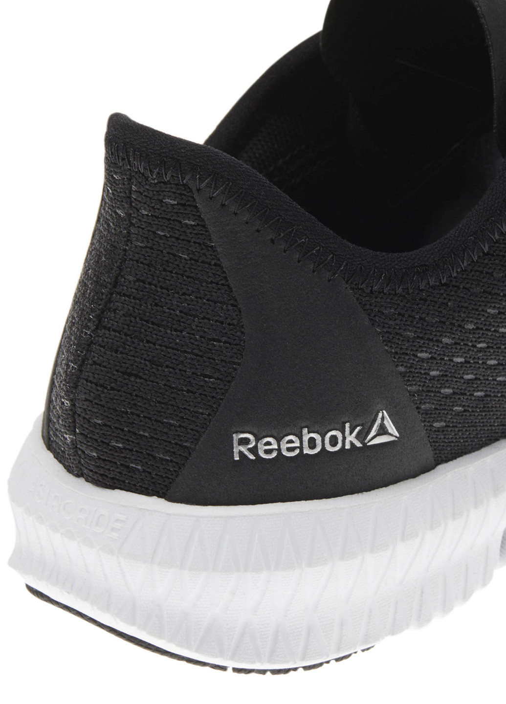 Черные всесезонные кроссовки Reebok Flexagon