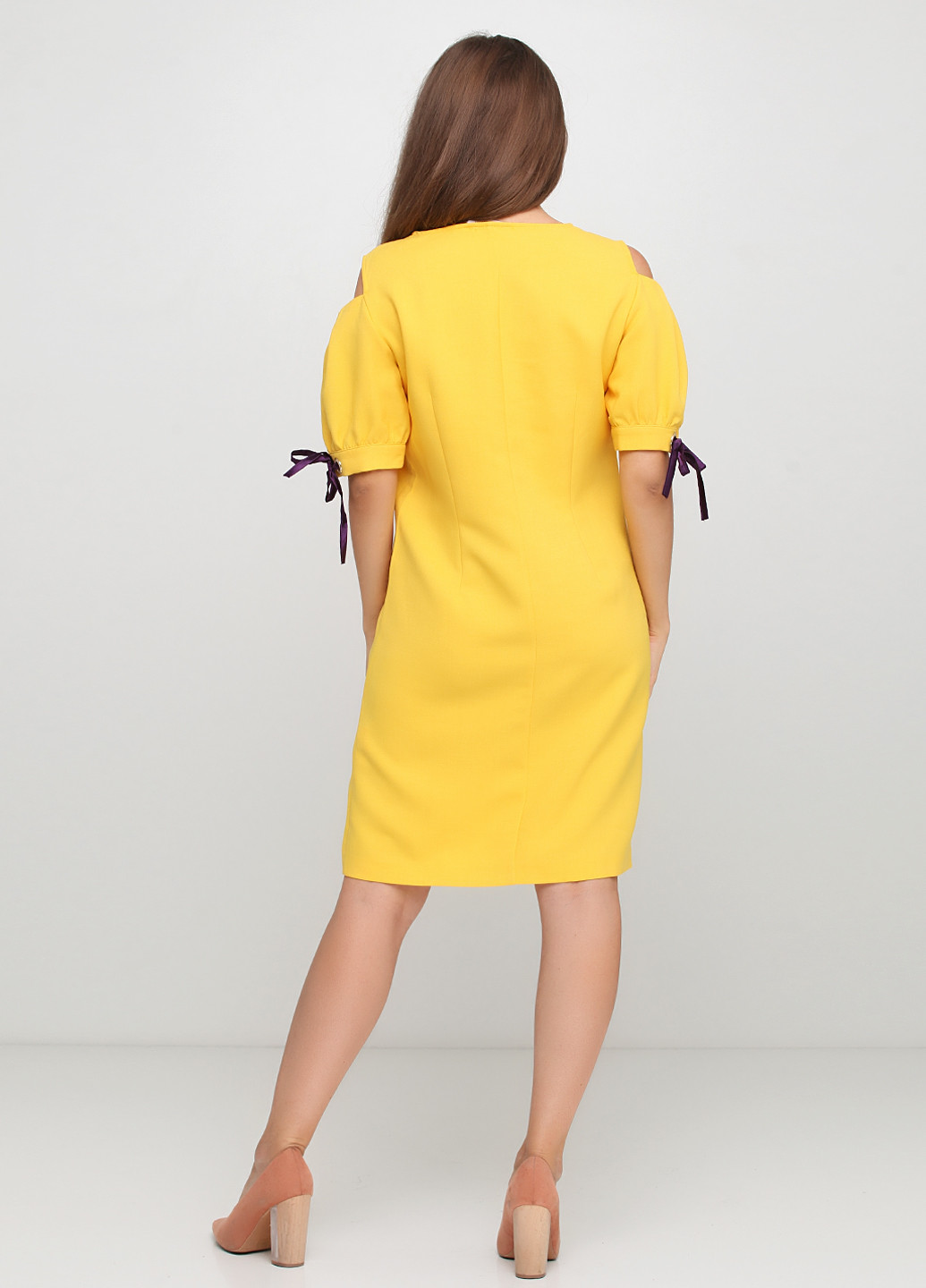 Желтое кэжуал платье Sassofono однотонное