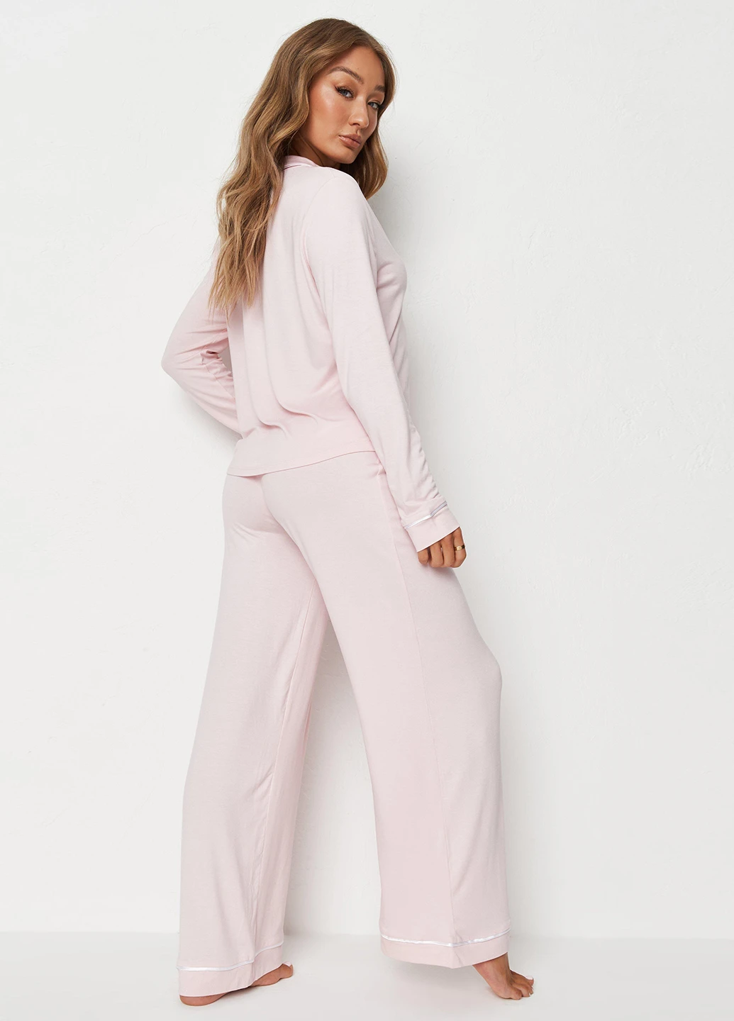 Пудрова всесезон піжама (кофта, штани) кофта + брюки Missguided