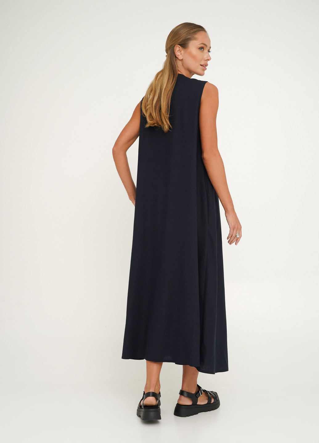 Темно-синя кежуал сукня лляна з глибоким вирізом оверсайз KASTA design однотонна