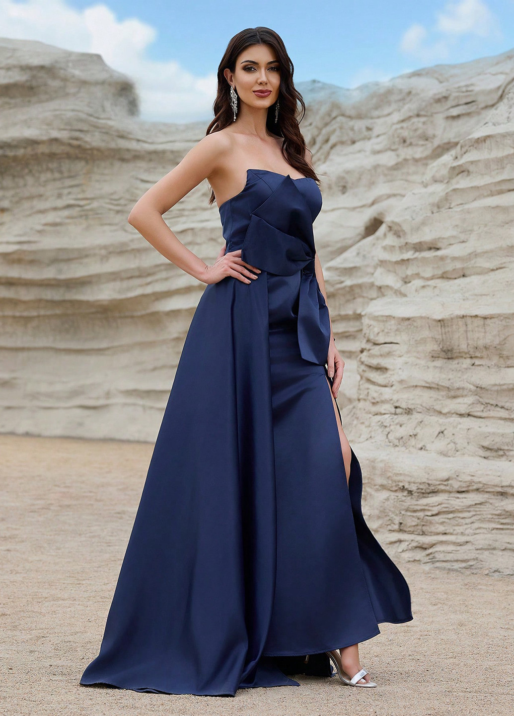 Темно-синее вечернее платье с открытыми плечами SHEIN однотонное