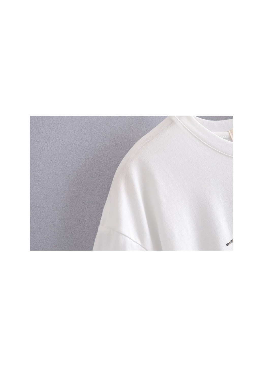 Белая летняя футболка женская tigers Berni Fashion WF-6404