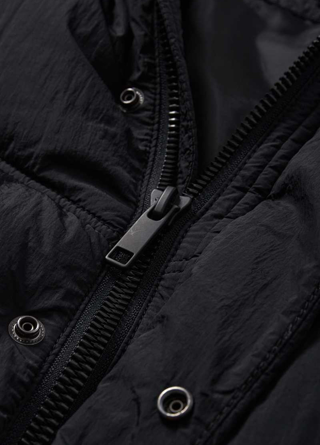 Чорна демісезонна куртка C&A