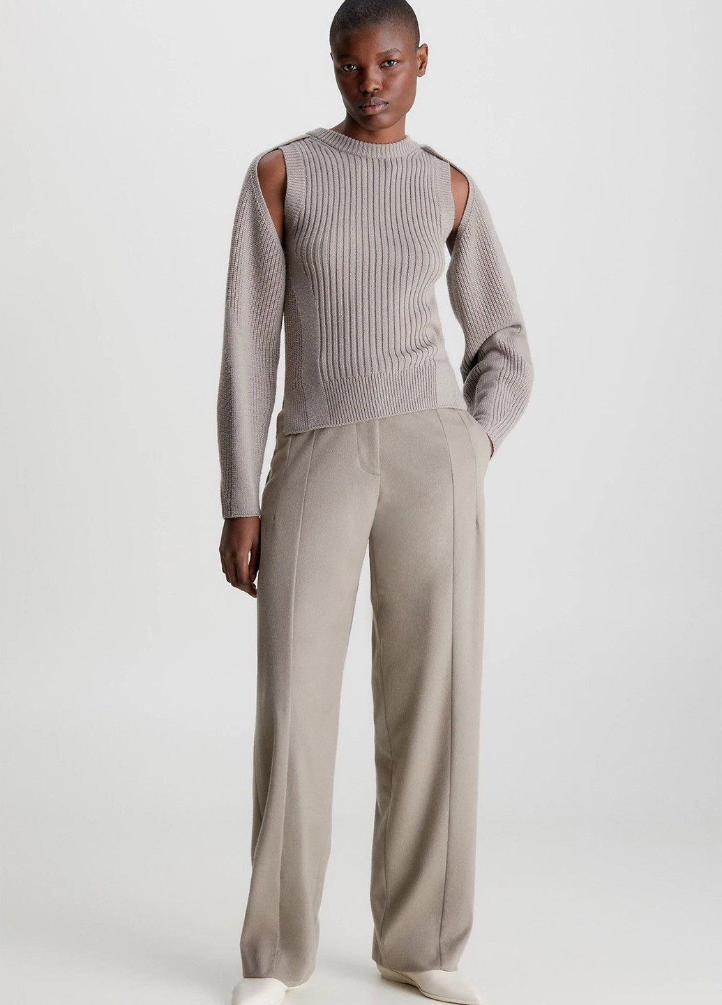 Серо-бежевый зимний свитер Calvin Klein