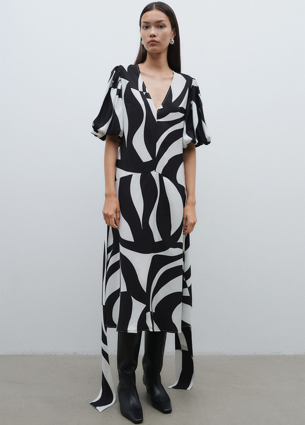 Чорно-білий кежуал сукня H&M з геометричним візерунком