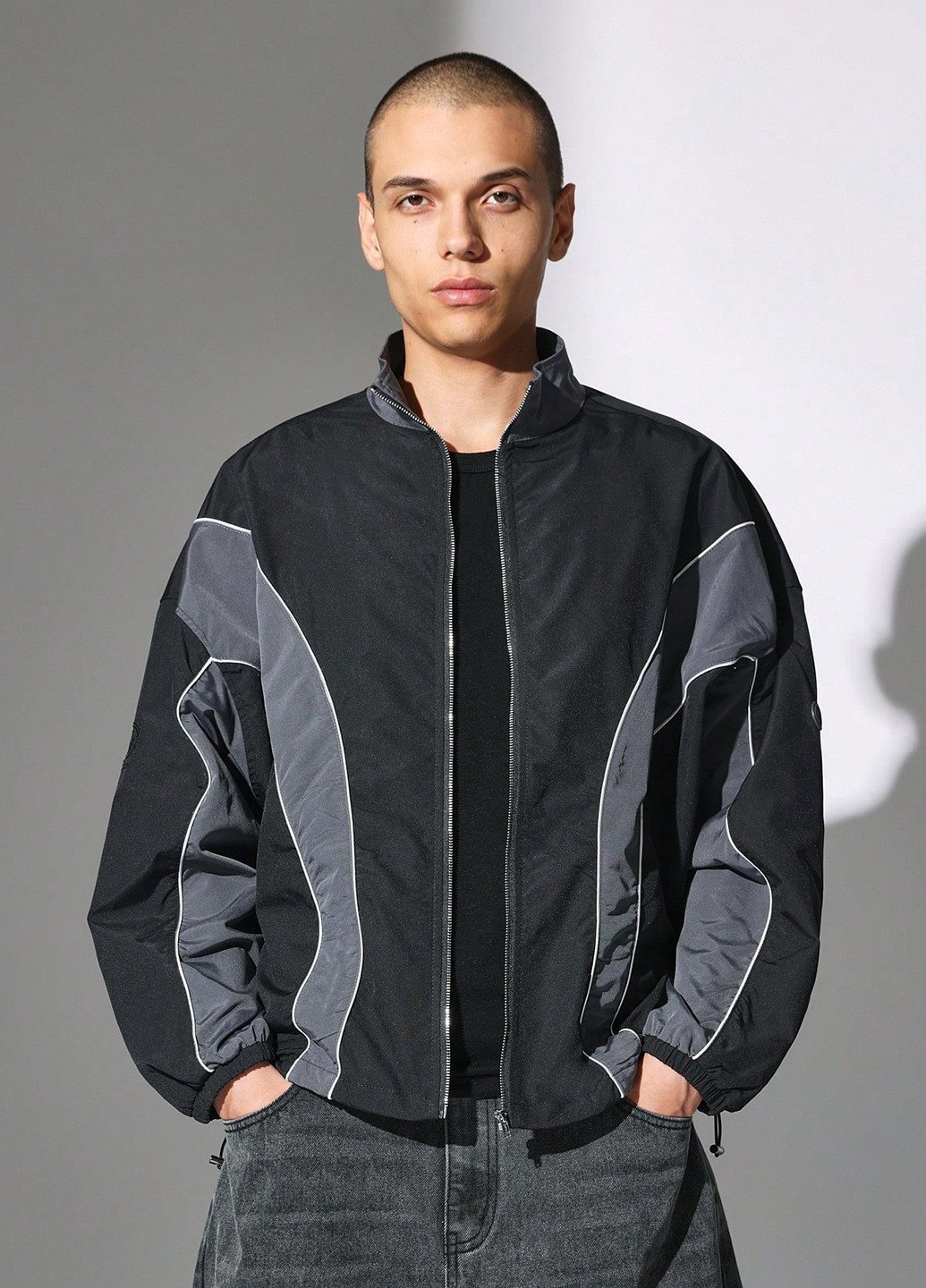 Чорна демісезонна вітровка SHEIN