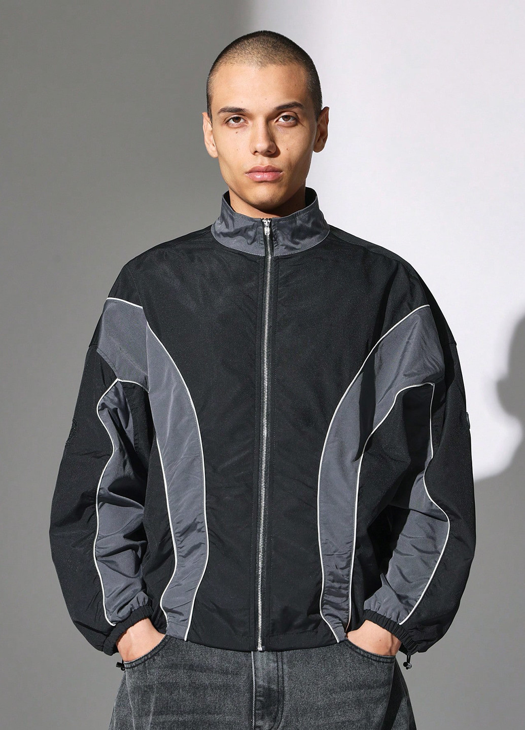 Чорна демісезонна вітровка SHEIN