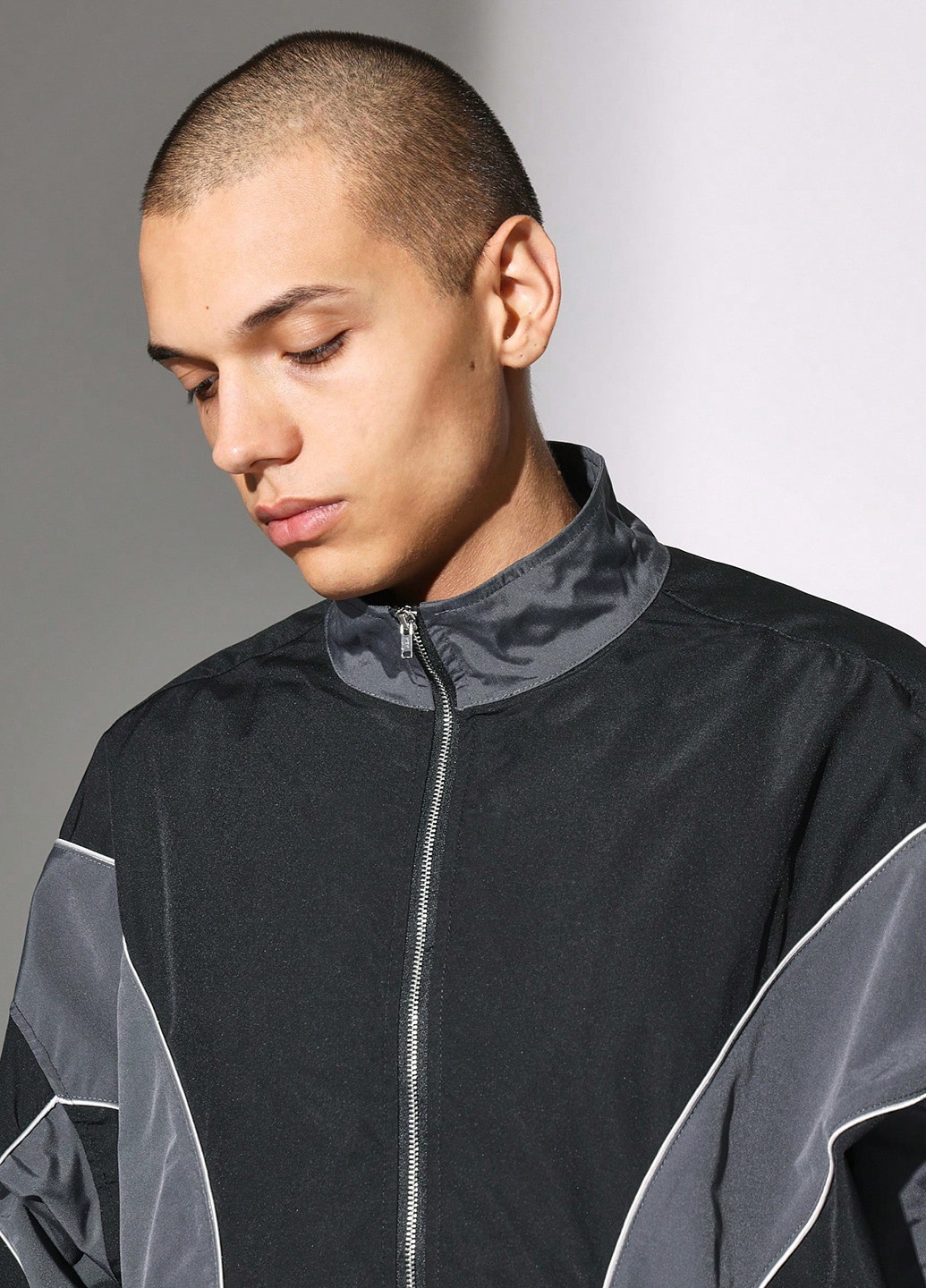 Чорна демісезонна вітровка SHEIN