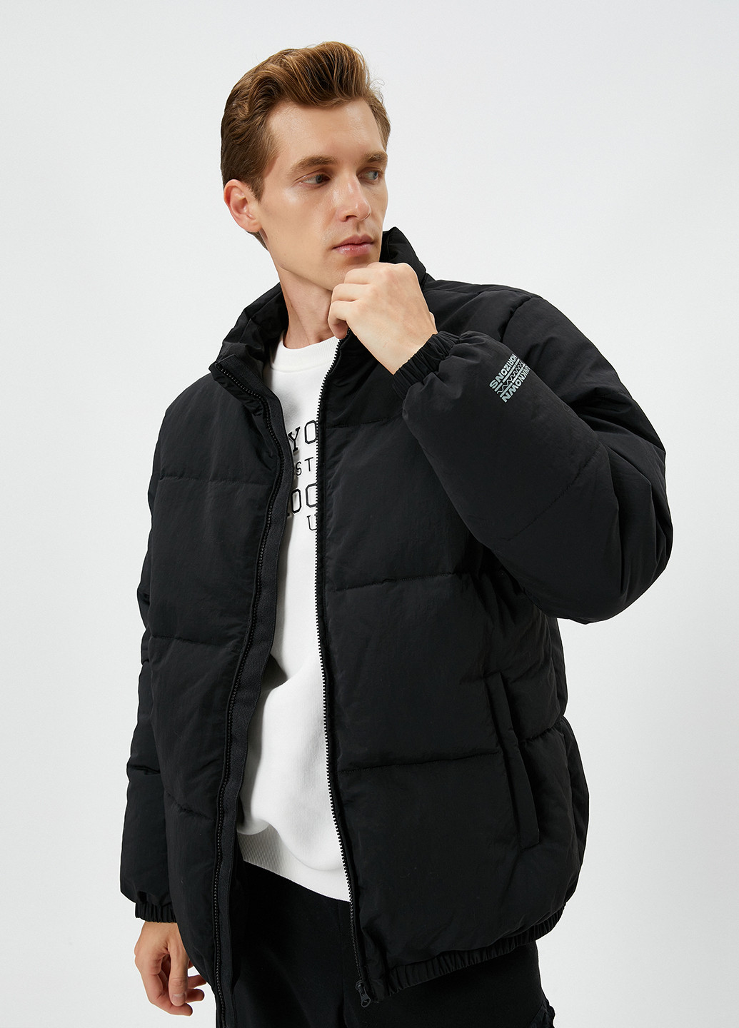 Чорна демісезонна куртка KOTON