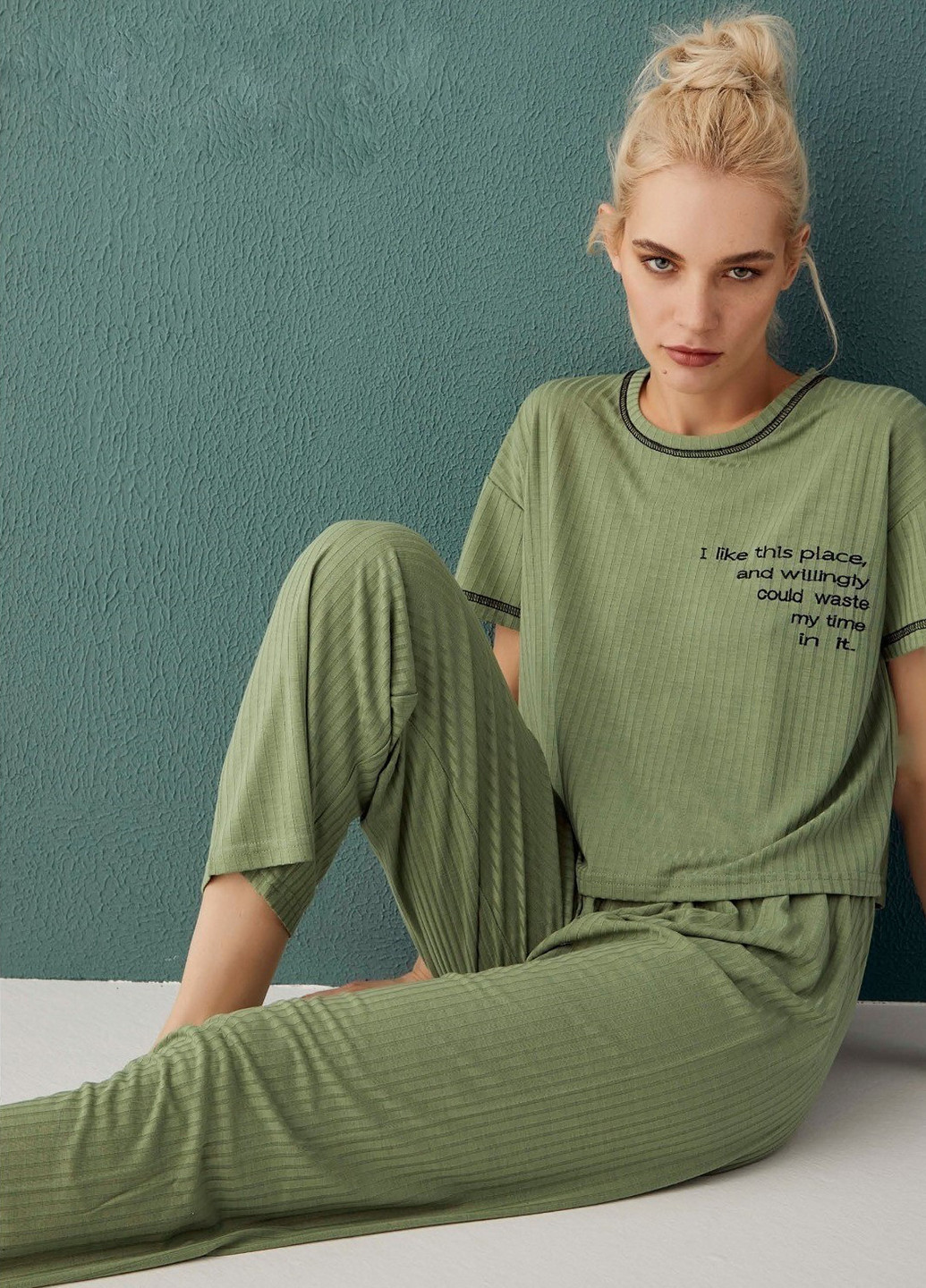 Зеленая всесезон пижама (футболка, брюки) футболка + брюки mihra