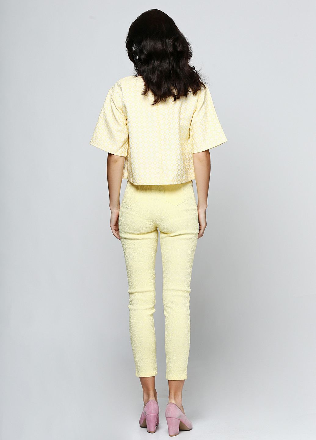 Желтые кэжуал летние зауженные брюки Anonyme