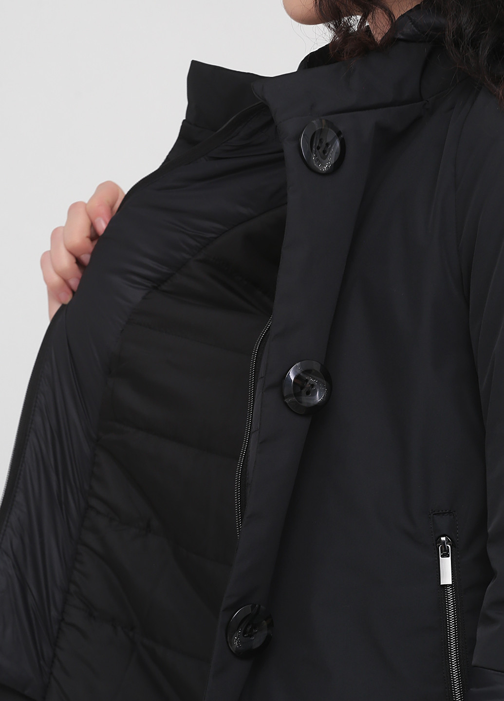 Черная демисезонная куртка Yuko