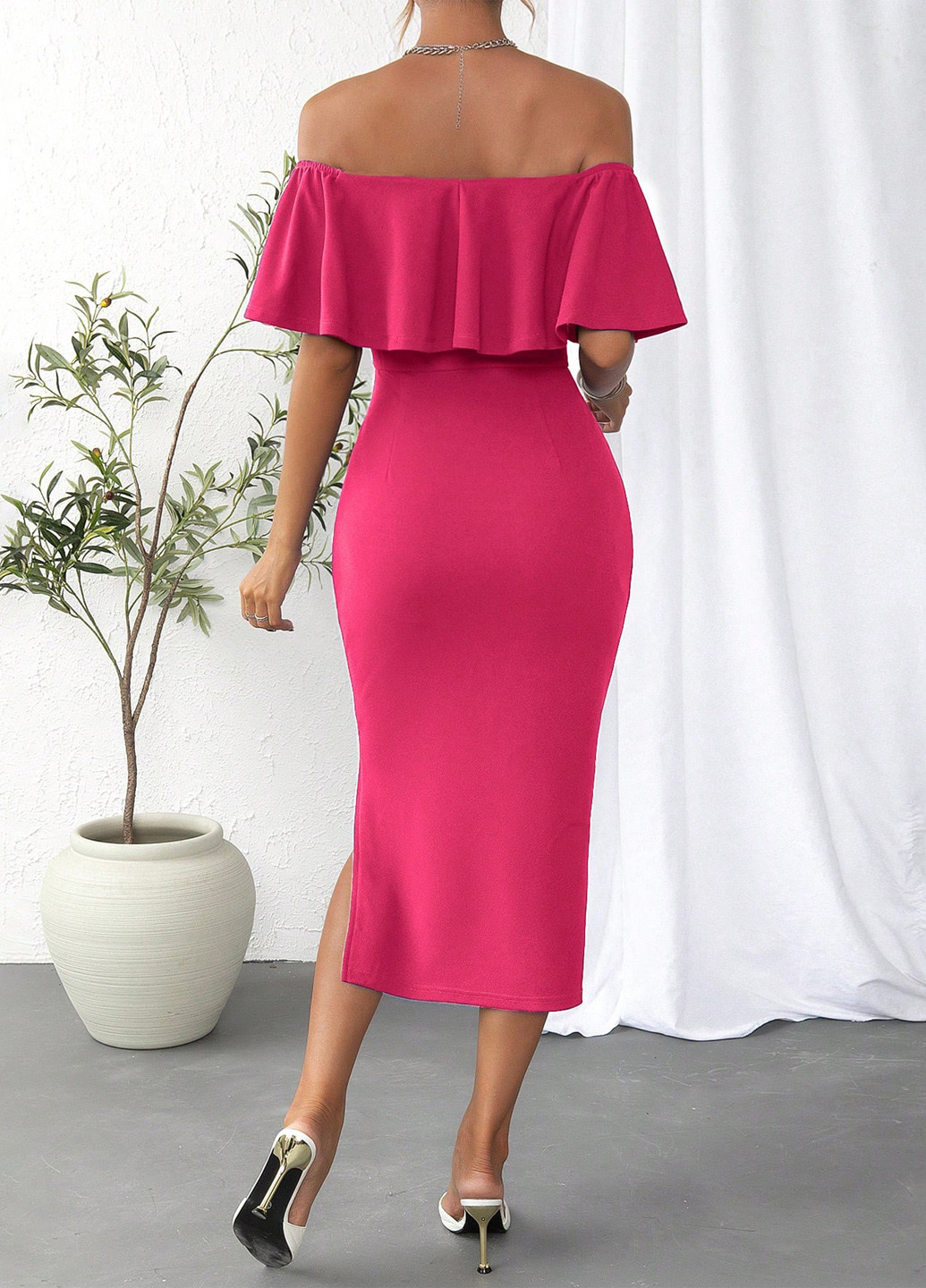 Фуксиновое (цвета Фуксия) кэжуал платье с открытыми плечами, футляр SHEIN однотонное