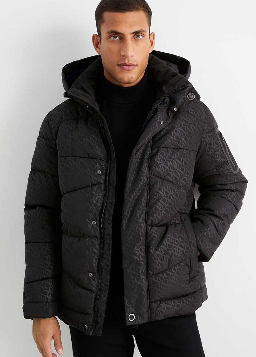 Чорна зимня куртка C&A