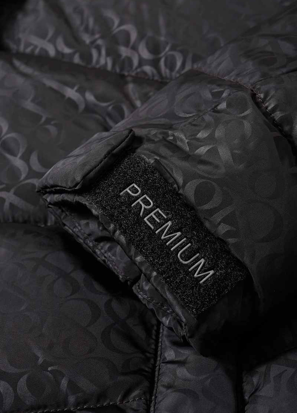 Чорна зимня куртка C&A