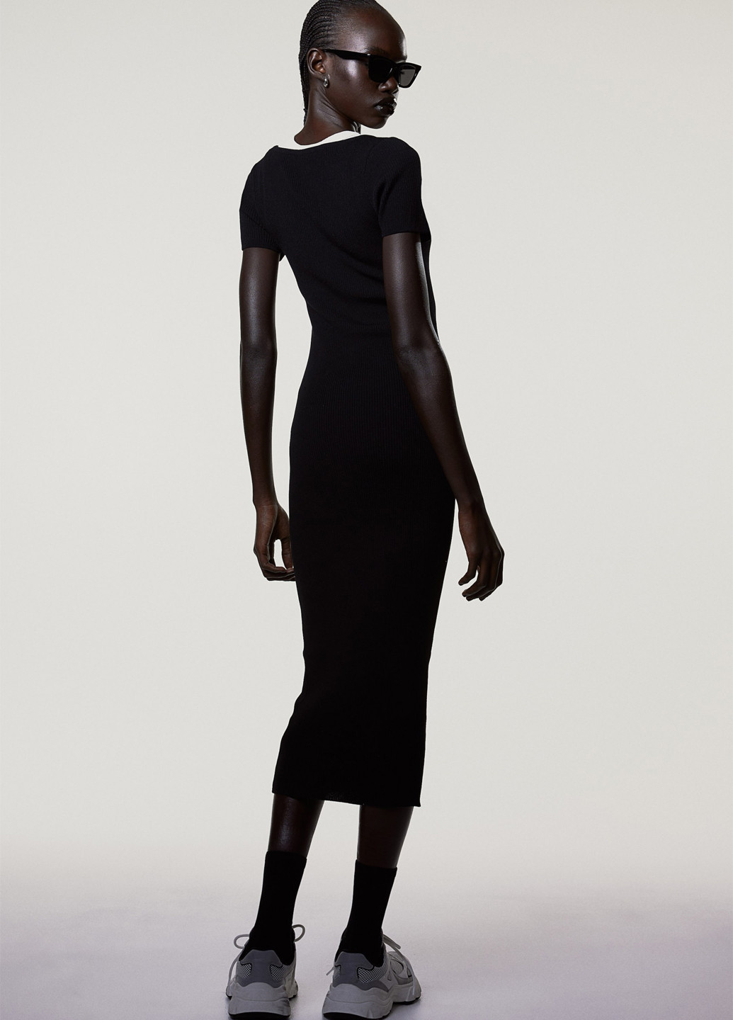 Черное кэжуал платье силуэтная H&M однотонное