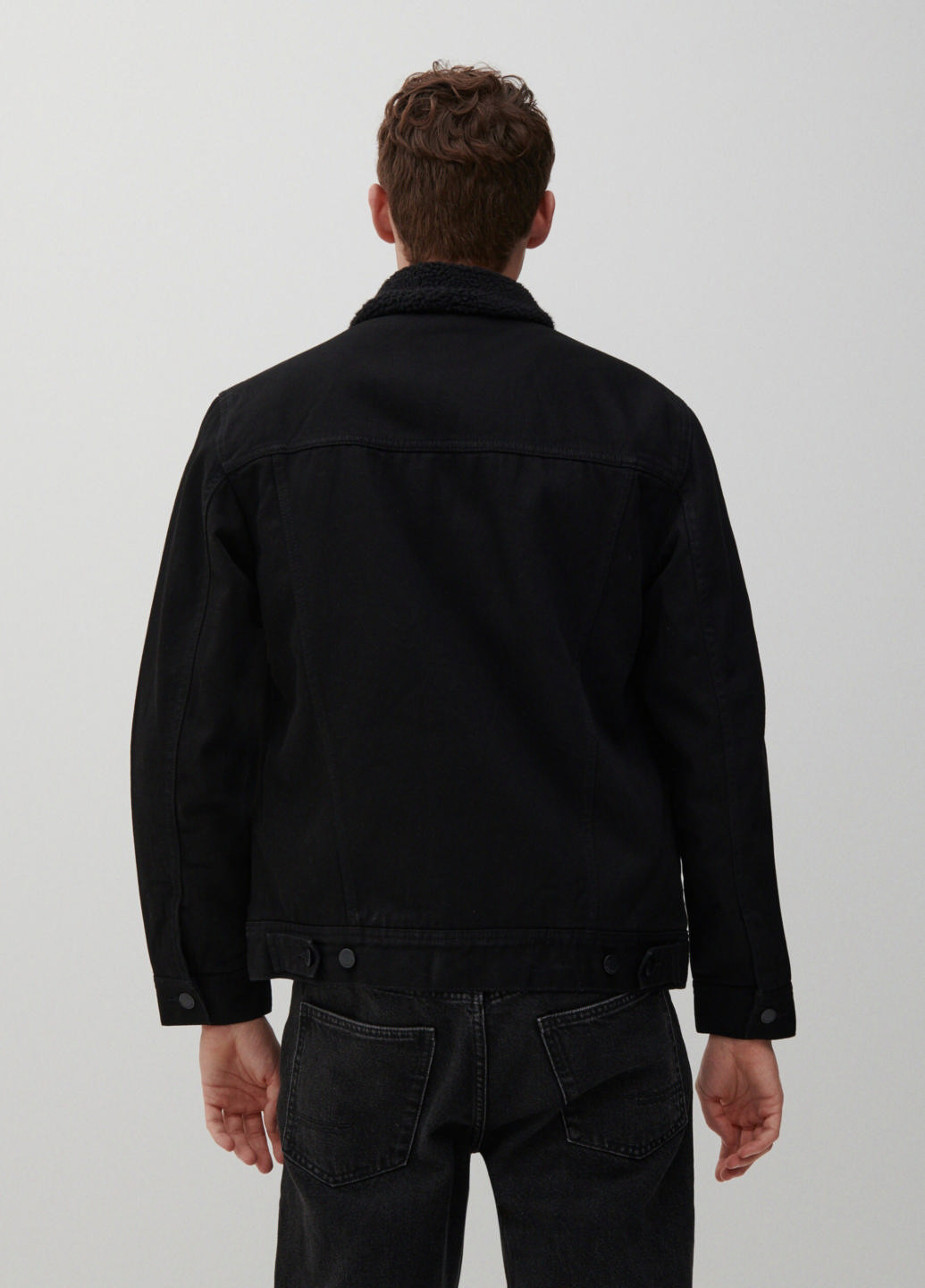 Черная демисезонная куртка Reserved