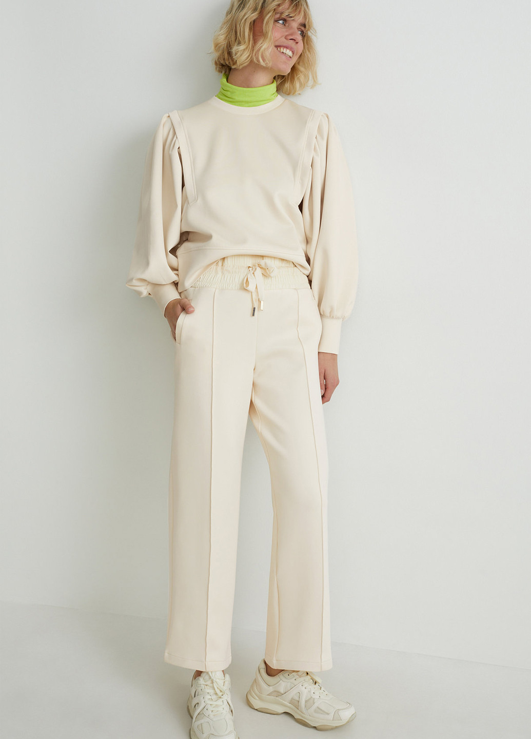 Молочный свитшот C&A однотонный без декора (353086724)