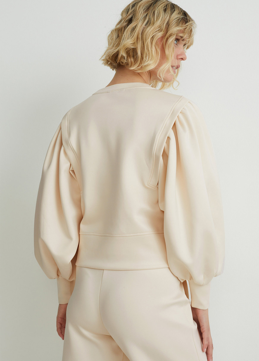 Молочный свитшот C&A однотонный без декора (353086724)