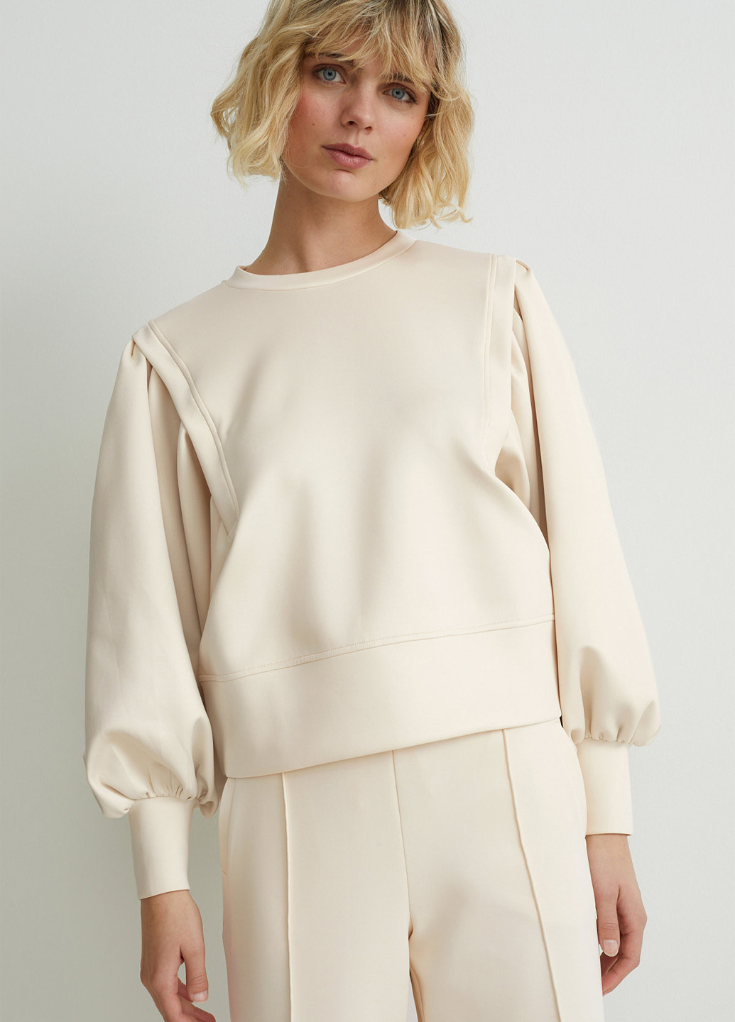 Молочный свитшот C&A однотонный без декора (353086724)