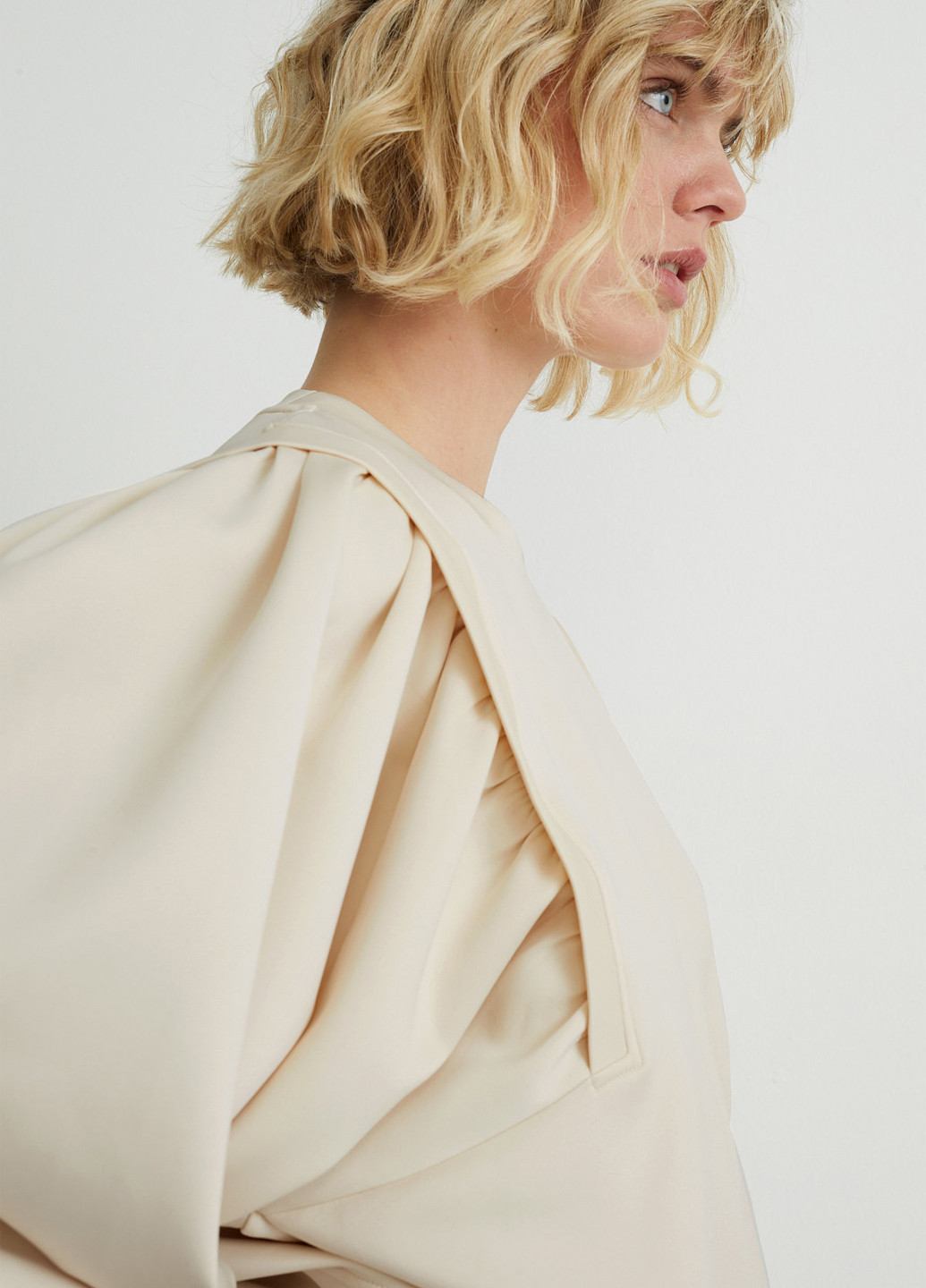 Молочный свитшот C&A однотонный без декора (353086724)