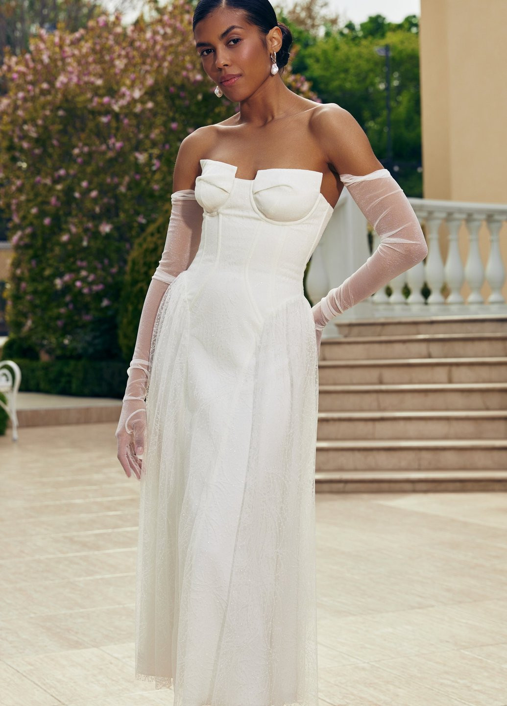 Молочна святковий сукня з відкритими плечима Gepur однотонна