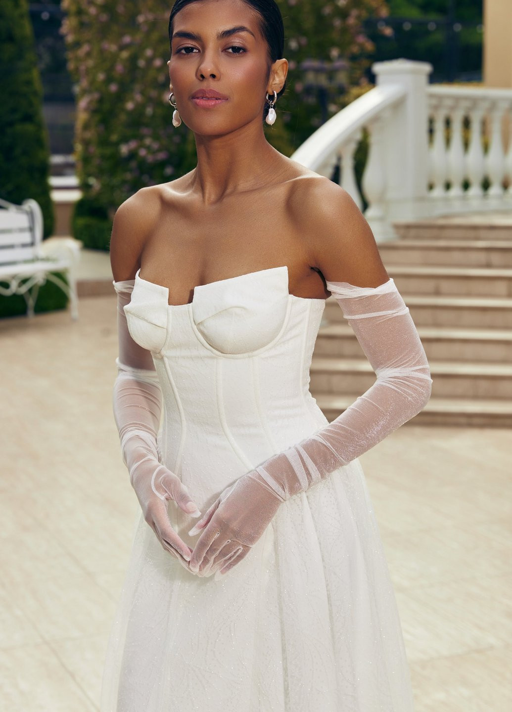 Молочна святковий сукня з відкритими плечима Gepur однотонна