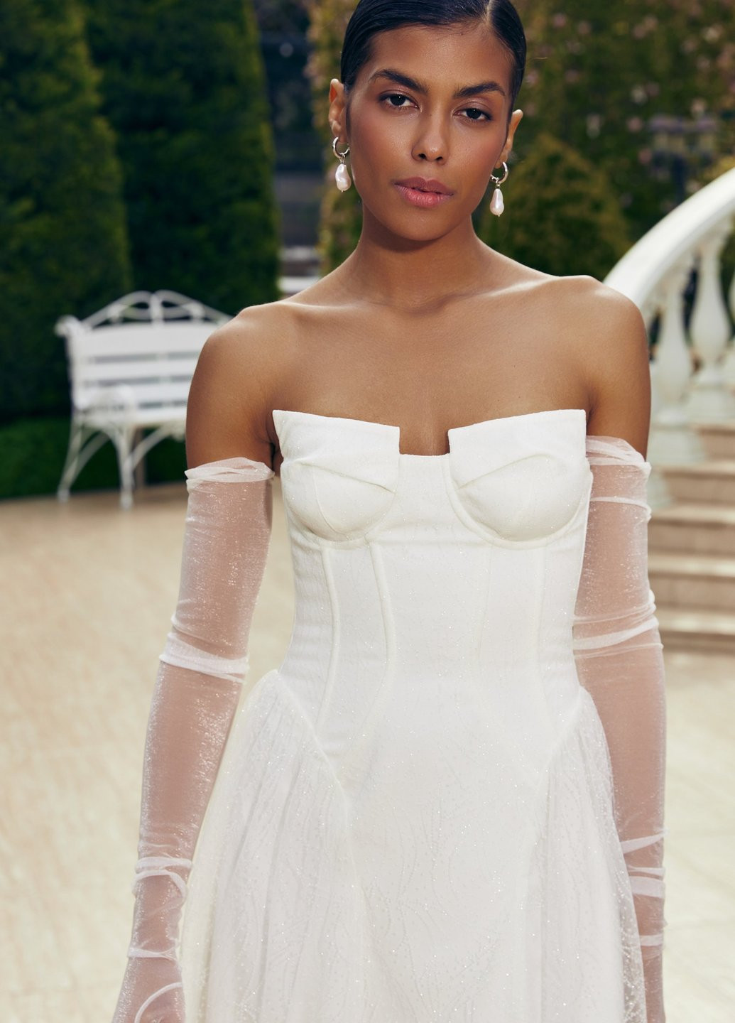 Молочна святковий сукня з відкритими плечима Gepur однотонна