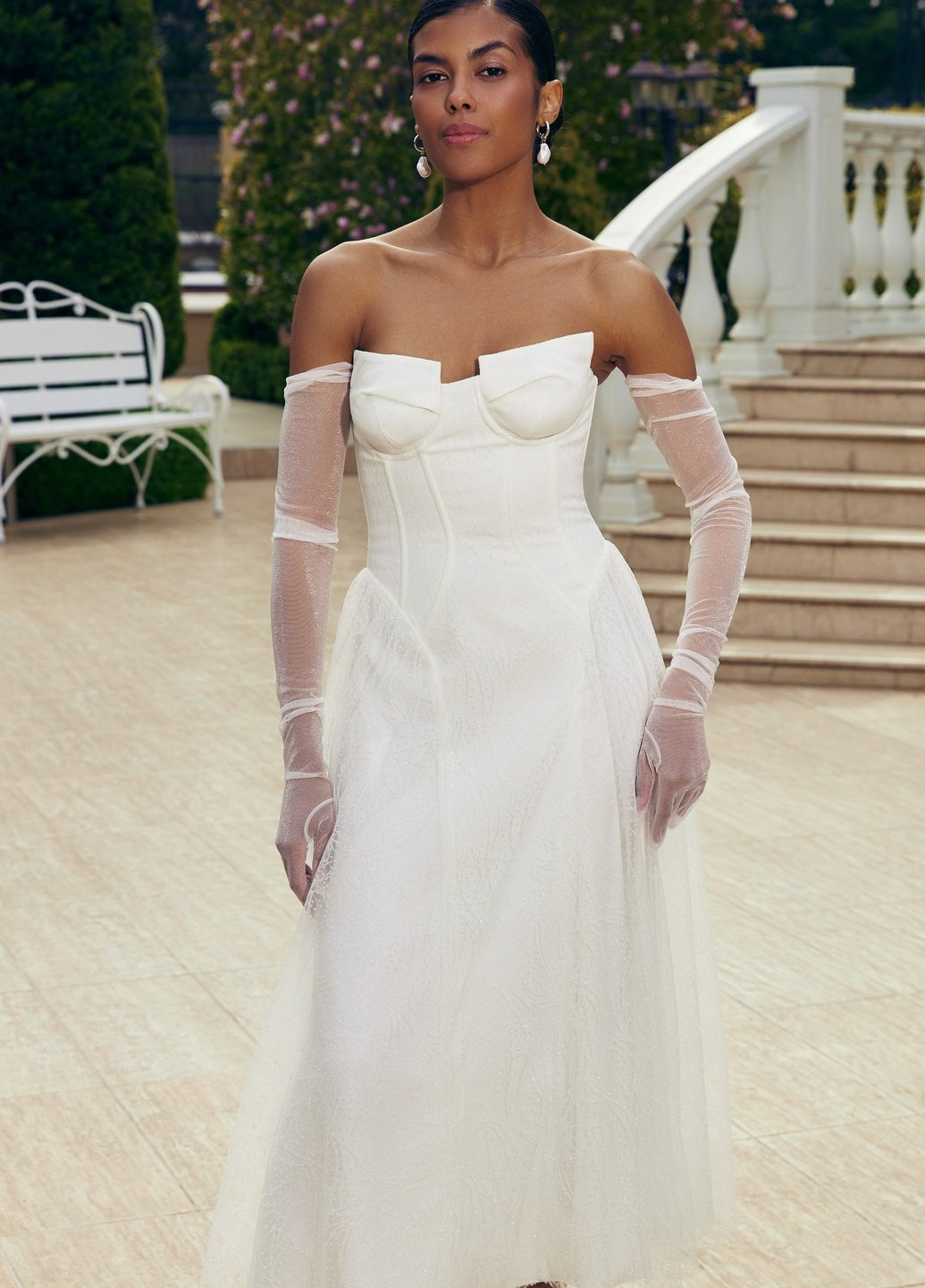 Молочна святковий сукня з відкритими плечима Gepur однотонна