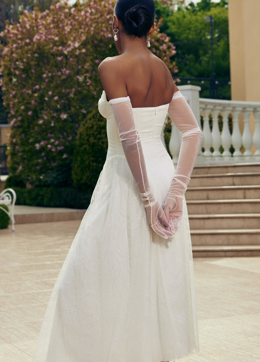 Молочна святковий сукня з відкритими плечима Gepur однотонна