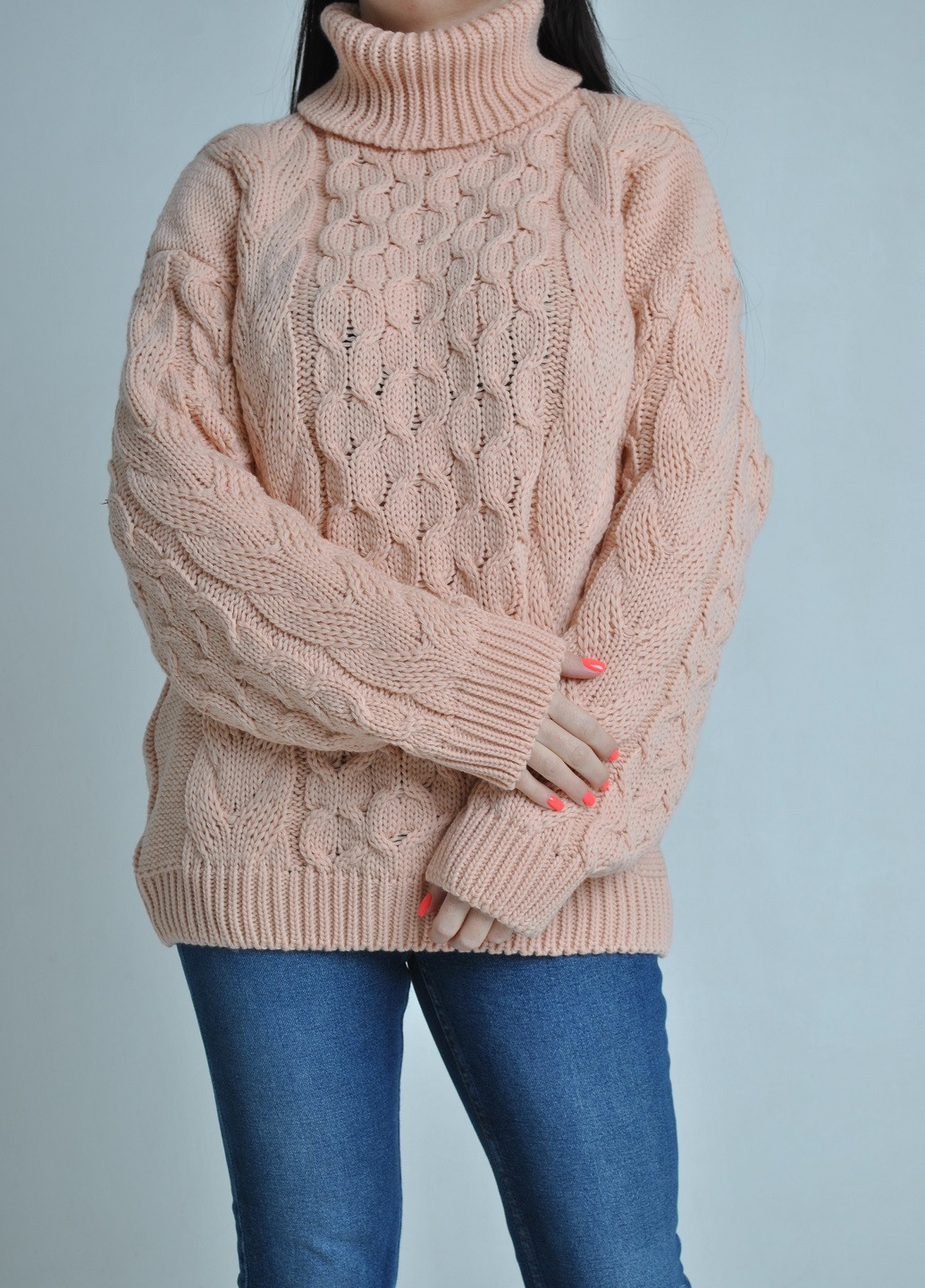 Персиковый зимний свитер с косами Berta Lucci