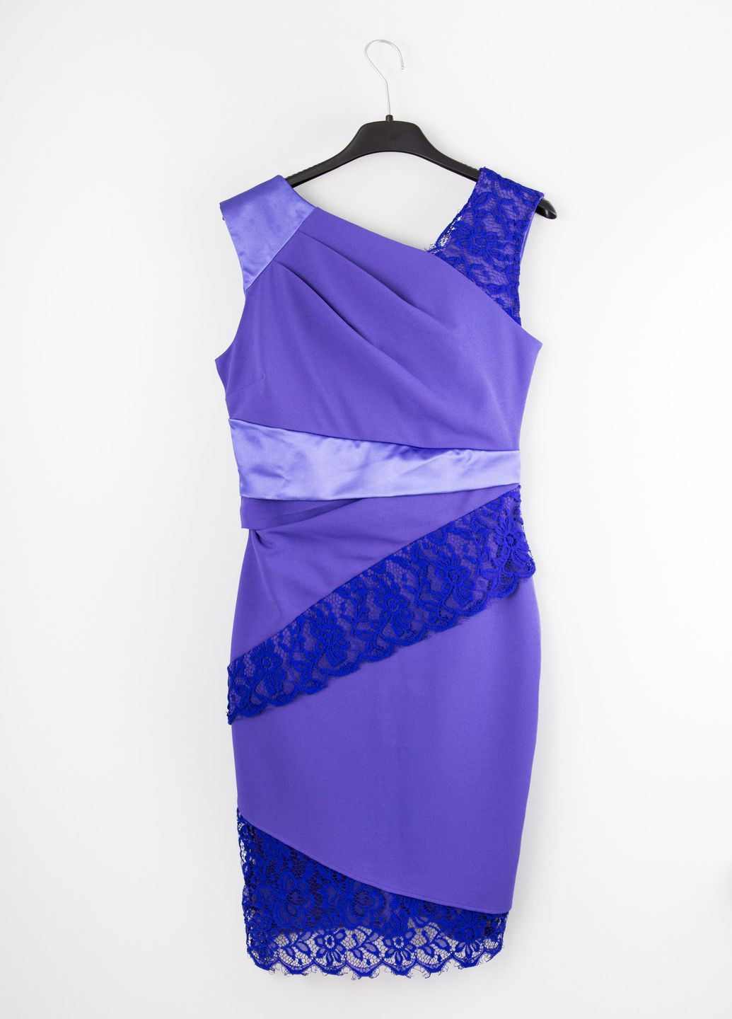 Фиолетовое вечернее платье Lipsy однотонное