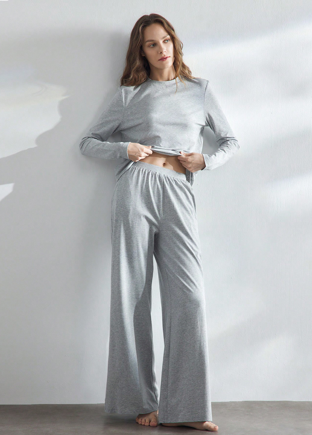 Світло-сіра всесезон піжама (лонгслів, штани) лонгслів + брюки SHEIN