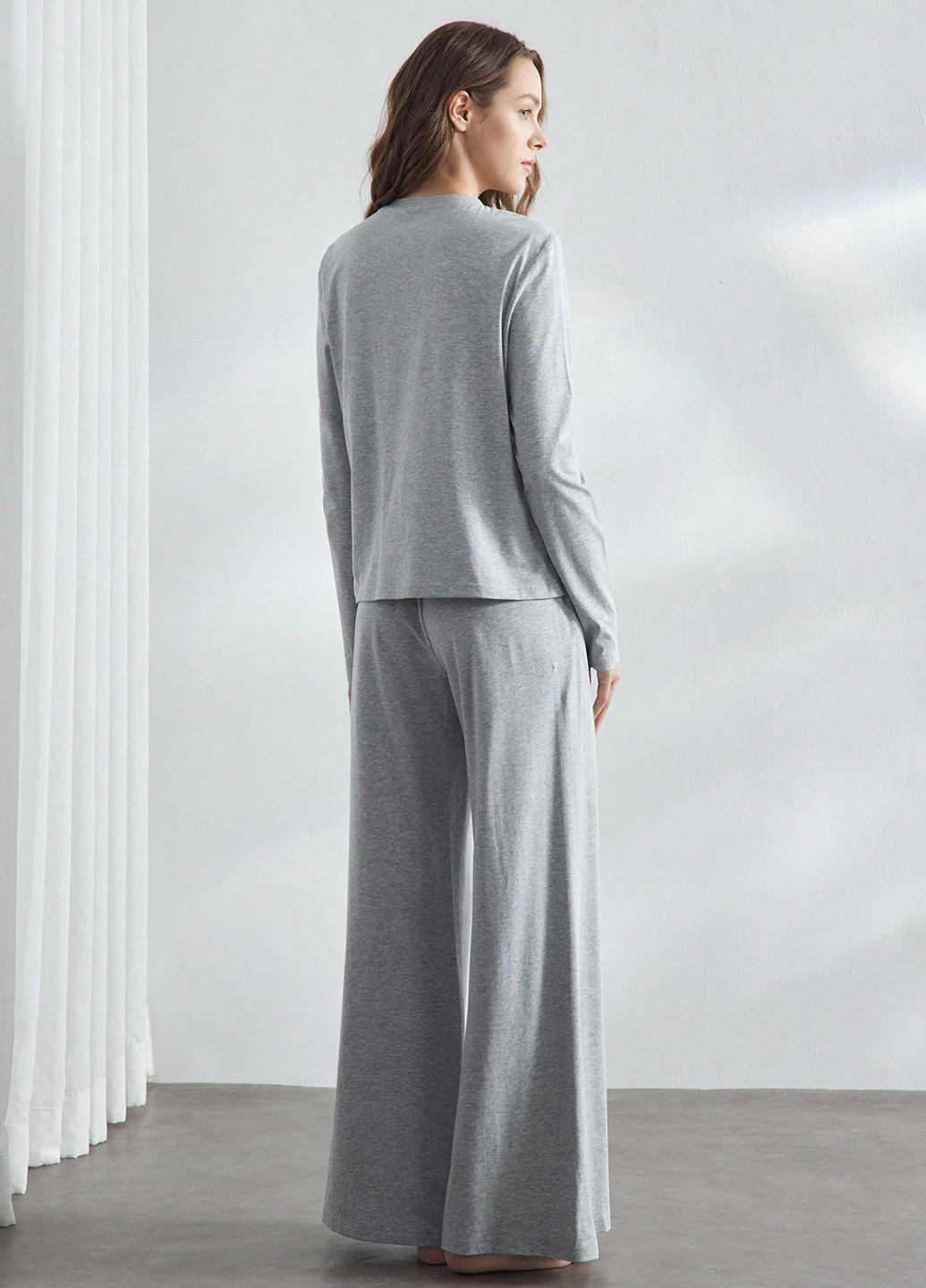 Світло-сіра всесезон піжама (лонгслів, штани) лонгслів + брюки SHEIN