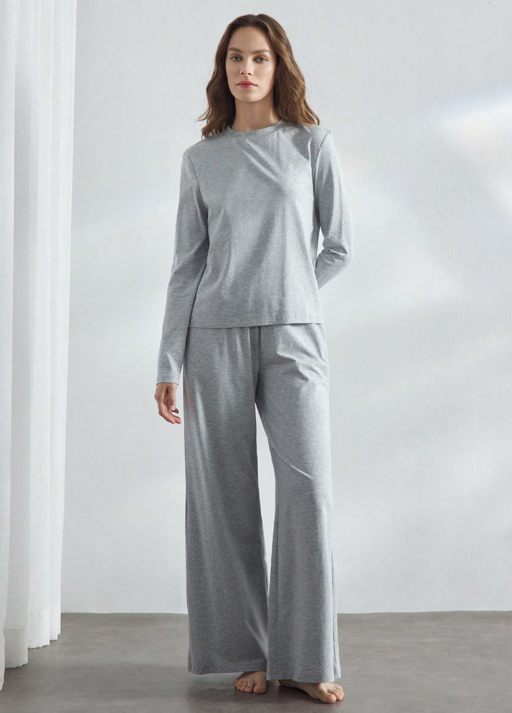 Світло-сіра всесезон піжама (лонгслів, штани) лонгслів + брюки SHEIN