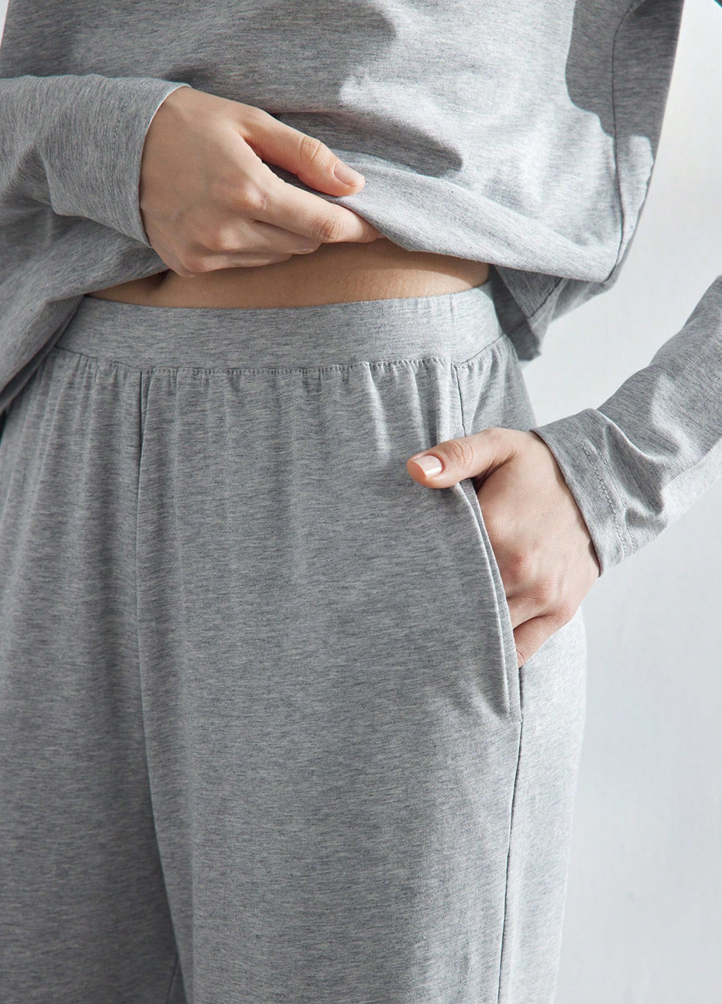 Світло-сіра всесезон піжама (лонгслів, штани) лонгслів + брюки SHEIN