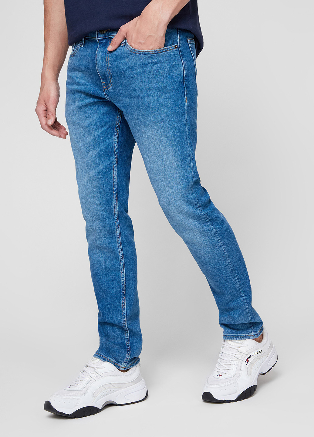 Светло-синие демисезонные зауженные джинсы Tommy Jeans