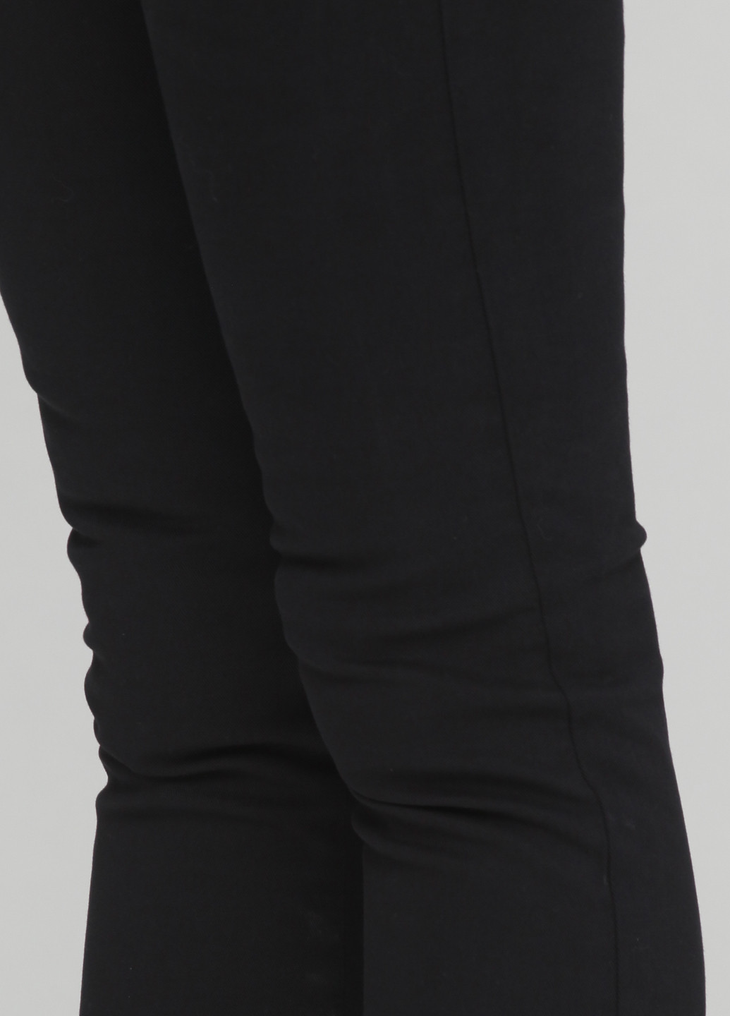 Черные джинсовые демисезонные зауженные брюки athe